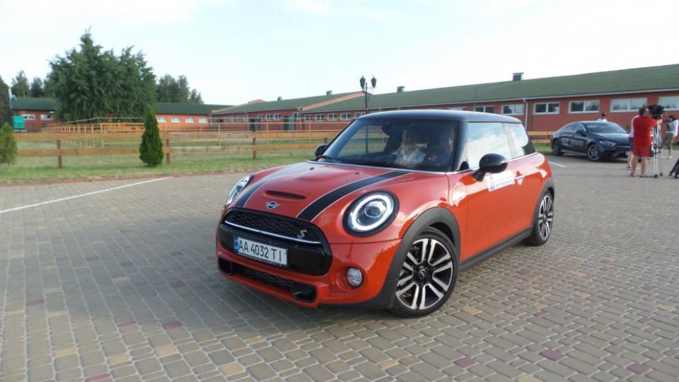 MINI Cooper S - емоции вместо скорост (СНИМКИ)