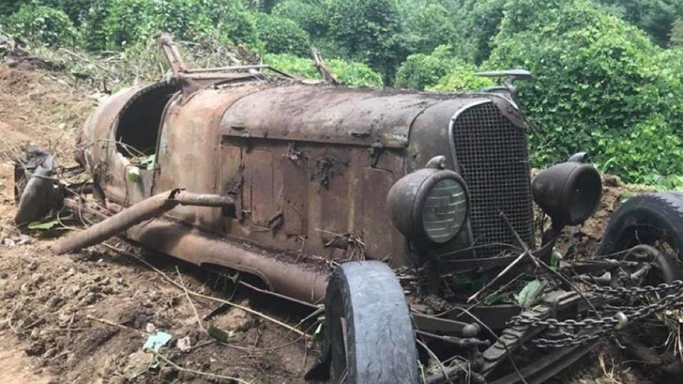 Какво може да се намери в стар гараж, който е пред разрушаване? Цяло състояние, според този късметлия! (СНИМКИ)