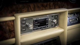 Jaguar Land Rover със съвременна "мултимедия" за ретро автомобили (СНИМКИ)