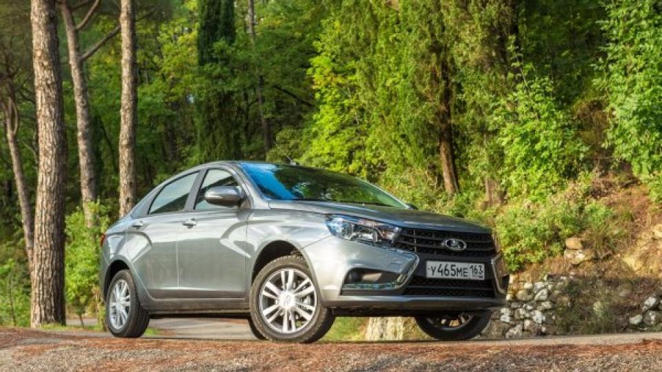 Интериорът на обновената Lada Vesta: Първа СНИМКА