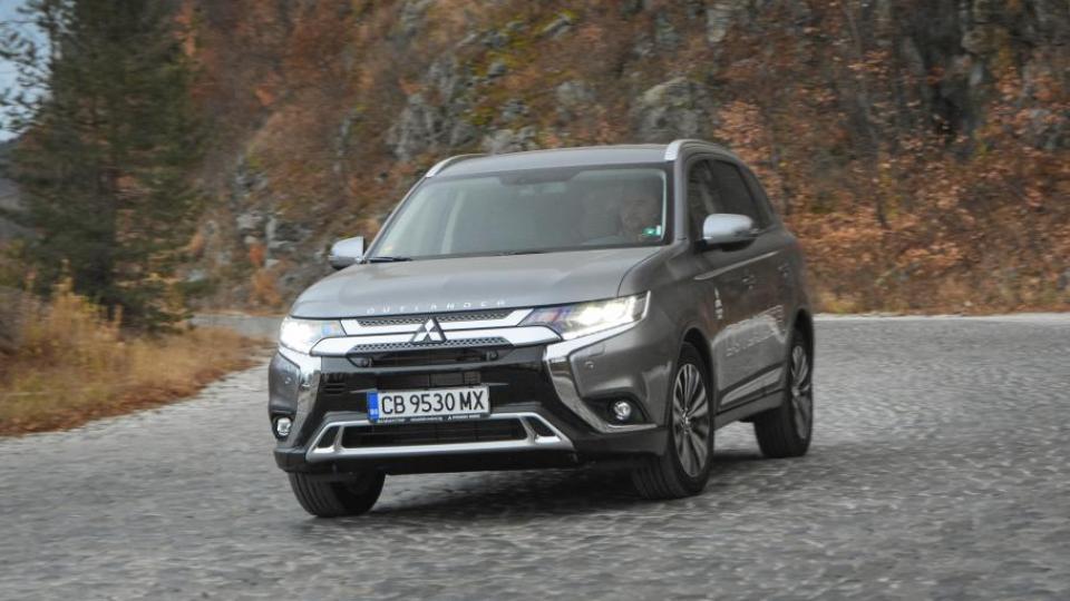 Обновеният кросовър Mitsubishi Outlander с още функции и версия със 7 места (СНИМКИ/ВИДЕО)