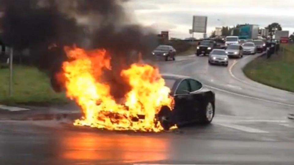 Властите на САЩ започнаха разследване на Tesla заради 2 убийствени катастрофи