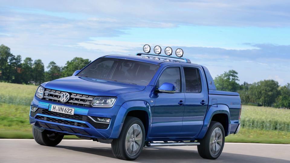 Пикапът Volkswagen Amarok щурмува офроуда и магистралите с мощен двигател V6