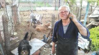 Пенсионер кара 42-годишна “Волга”, сам изработва на струг части за ремонта й