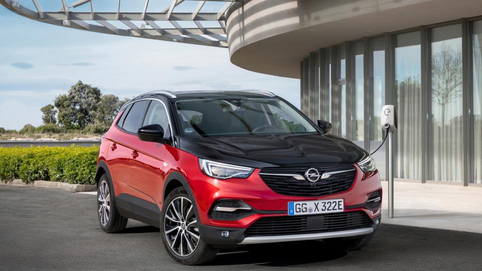 Opel Grandland X  вече е хибрид с двойно предаване