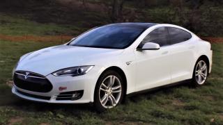 Шофьор навъртя с Tesla 700 000 км и разказа какво се е случило с колата (СНИМКИ/ВИДЕО)