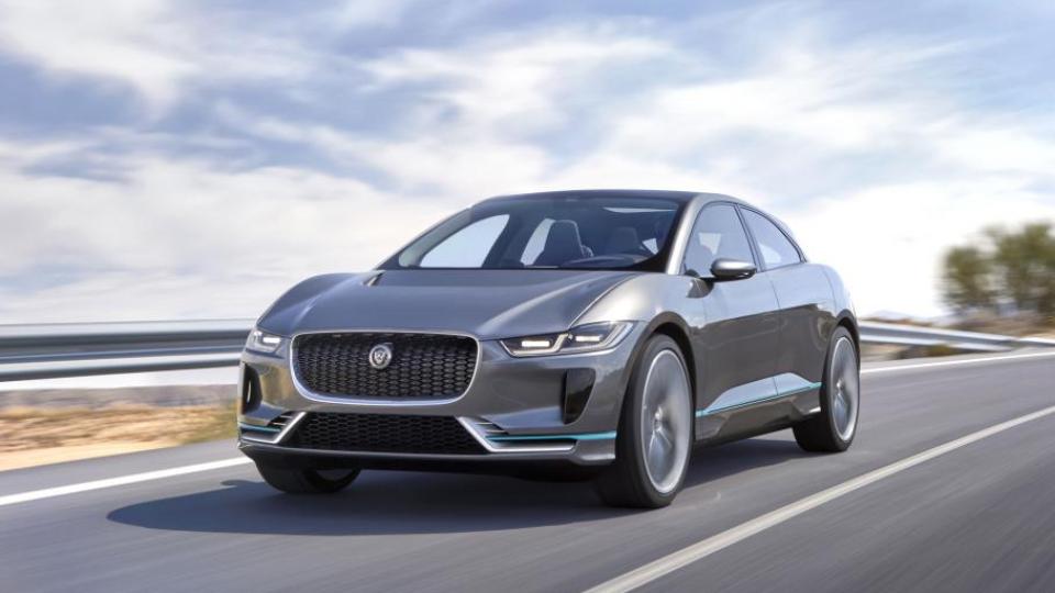 Jaguar I-PACE с три престижни награди за задвижване в Щутгарт (СНИМКИ/ВИДЕО)