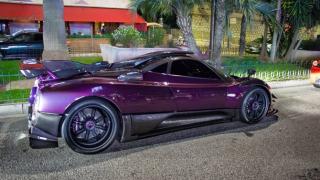 Впечатляващо! Люис Хамилтън подкара по улиците своя Pagani Zonda 760 LH (СНИМКИ/ВИДЕО)