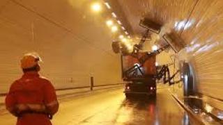 Вижте как мият тунелите в белите страни (ВИДЕО)
