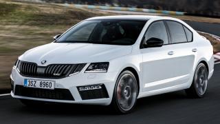 Първи снимки на базовия интериор на новата Skoda Octavia