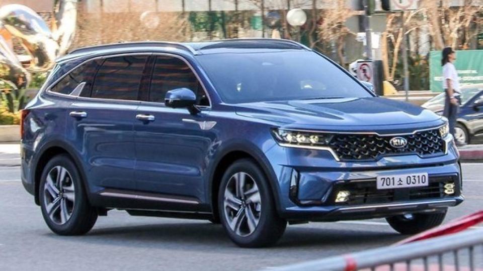 Новата Kia Sorento - първи СНИМКИ на салона