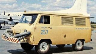 Легендарна съветска автокласика с двигател от самолет СНИМКИ