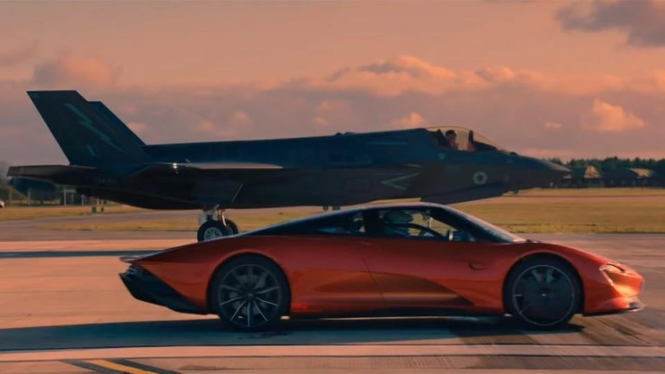 Вижте уникалната и зрелищна битка между McLaren и изтребител ВИДЕО