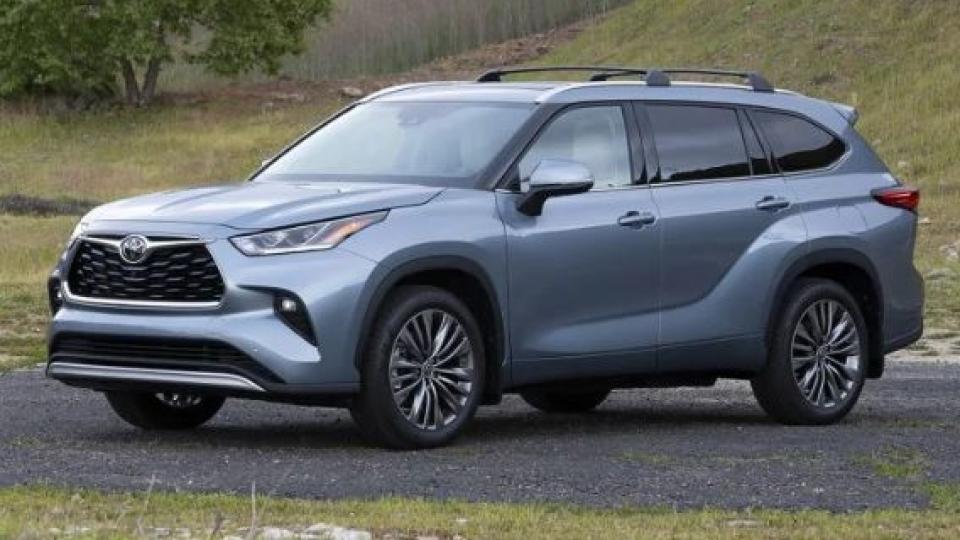 Toyota представи новото лого на марката СНИМКИ