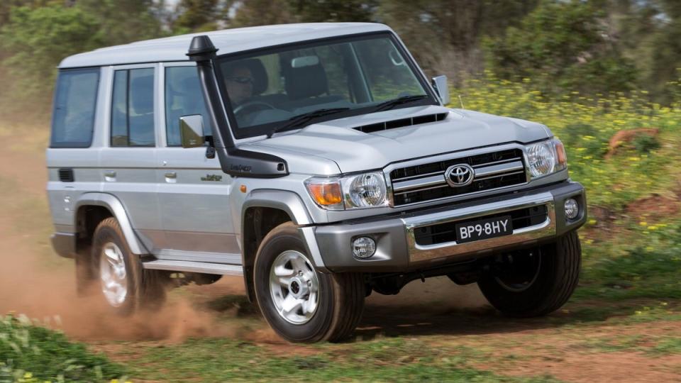 Toyota обнови легендарния Land Cruiser 70 СНИМКИ