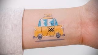 Шок: Забраняват на таксиметровите шофьори да имат татуировки