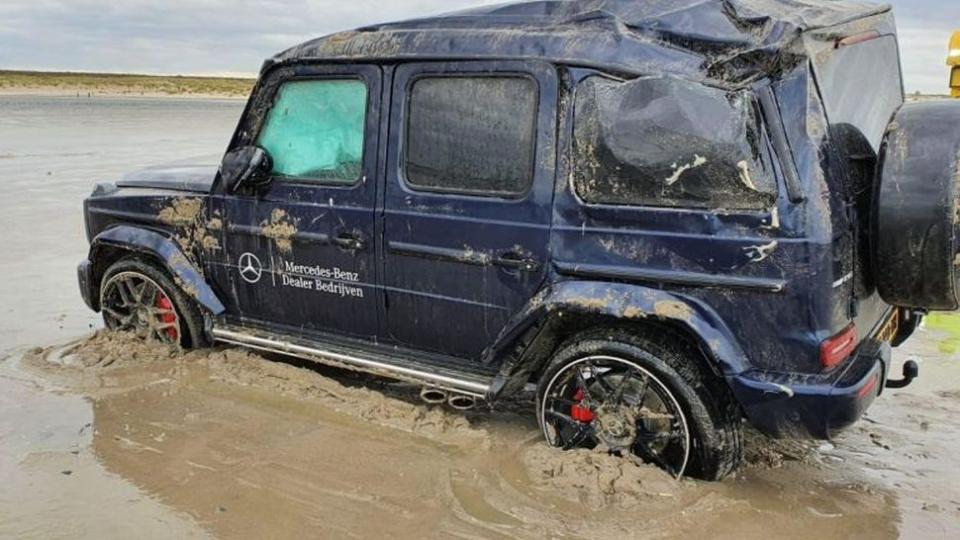 Инцидент: Mercedes-AMG G63 се преобърна няколко пъти във въздуха на плаж ВИДЕО