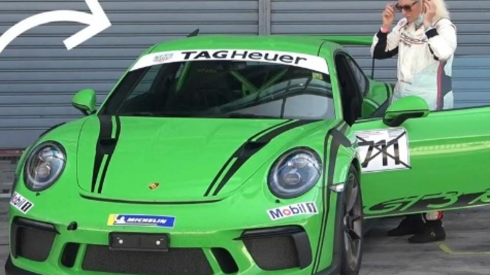 Удивително ВИДЕО: Вижте как пенсионерка подкара бясно Porsche 911 GT3 RS