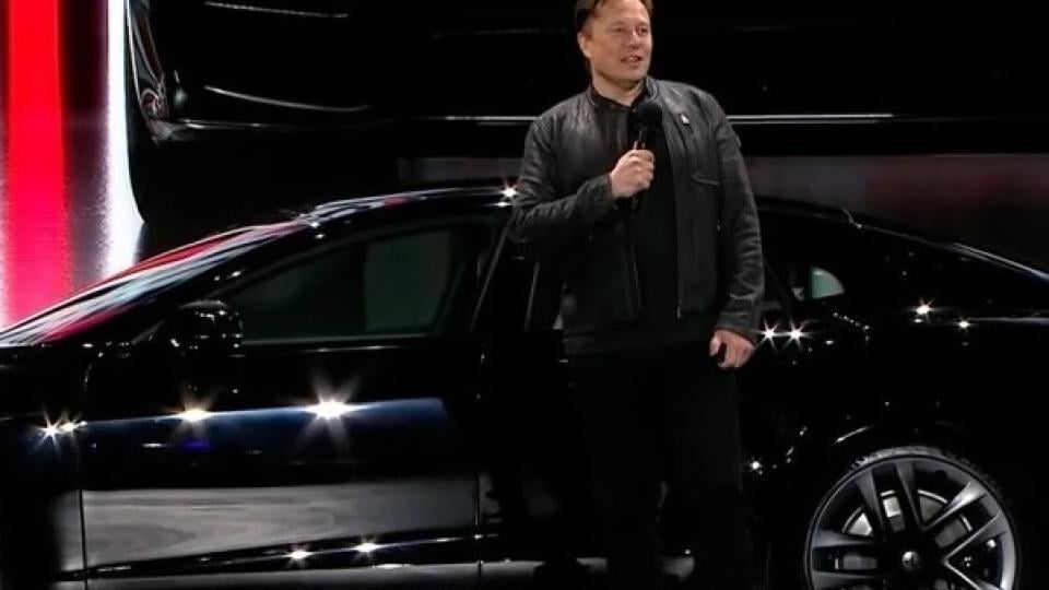 Tesla представи най-бързия сериен електромобил в света ВИДЕО