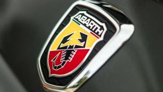 Abarth представи F595: четири ауспуха и 165 конски сили СНИМКИ