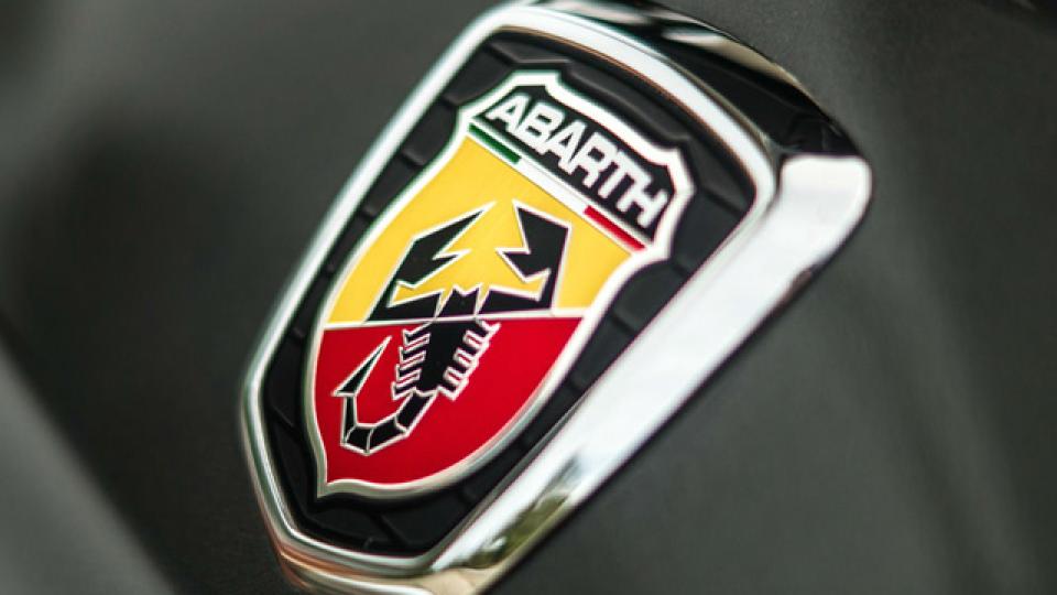 Abarth представи F595: четири ауспуха и 165 конски сили СНИМКИ