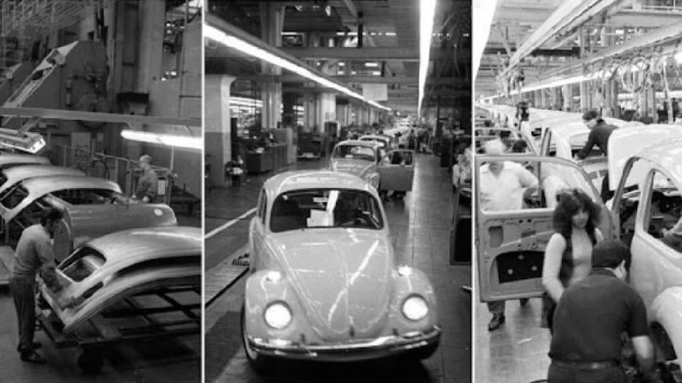 30 СНИМКИ, запечатали ежедневието в завода на Volkswagen през 1972 г.