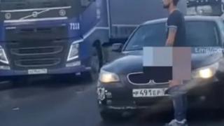 Шофьор на BMW ошашави всички с това, което направи по средата на пътя ВИДЕО 18+