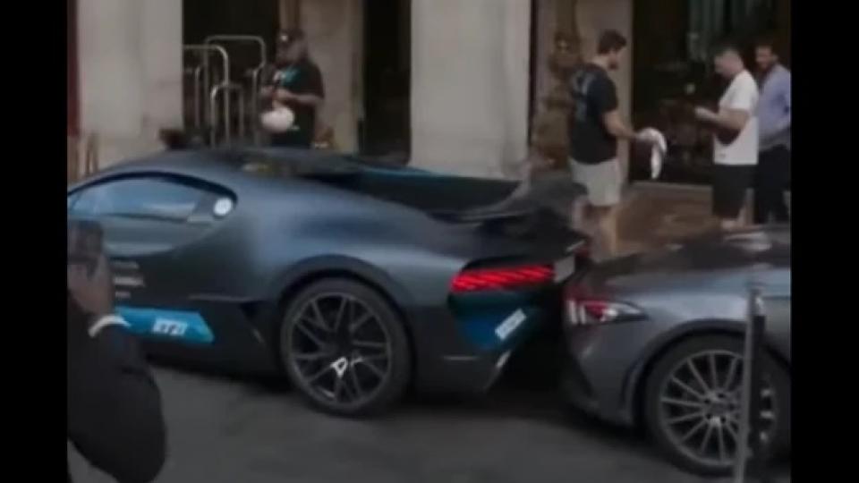 Изключително Bugatti за $6 милиона попадна в нелеп инцидент ВИДЕО