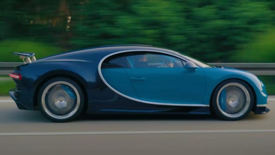 Милионер с Bugatti Chiron ускори до 414 км/ч на магистрала ВИДЕО