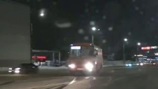 Съботна подборка от зрелищни ВИДЕА: Шофьор на автобус удиви мрежата със своята маневра
