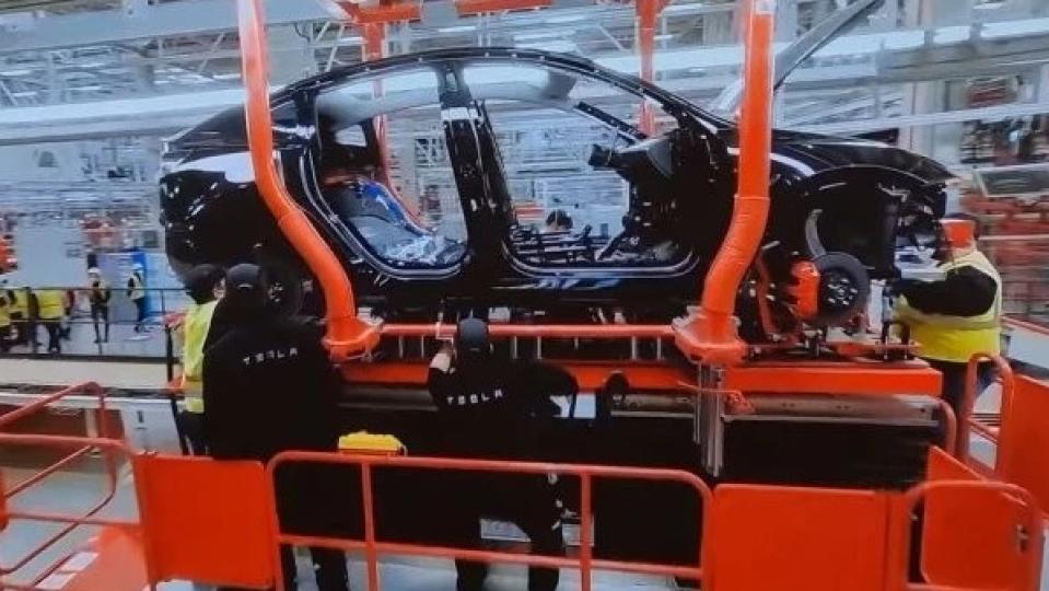 Tesla показа зашеметяващо ВИДЕО на новия си гигазавод в Германия