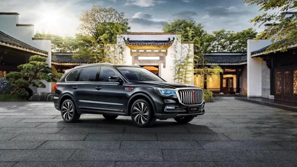 Hongqi LS7 е създаден само за китайските чиновници и е въплъщение на ултралукс СНИМКИ