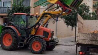 Показаха на ВИДЕО най-необичайното използване на трактор в градска среда
