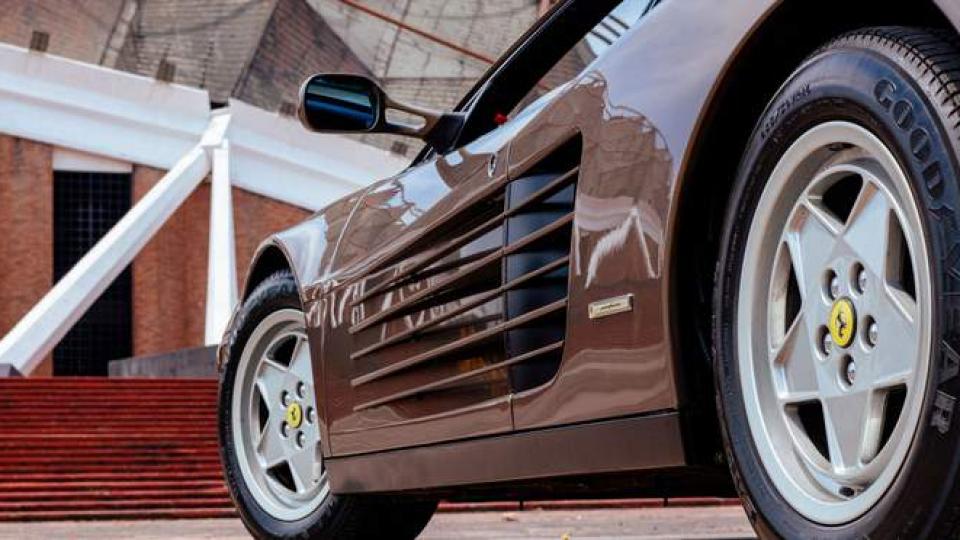 Продава се уникално Ferrari Testarossa от 1988 година СНИМКИ