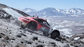 Изумително ВИДЕО: Porsche достигна най-високия вулкан в света