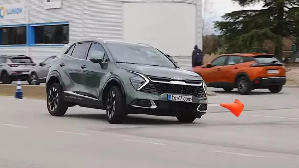 Способен ли е Kia Sportage на резки маневри ВИДЕО