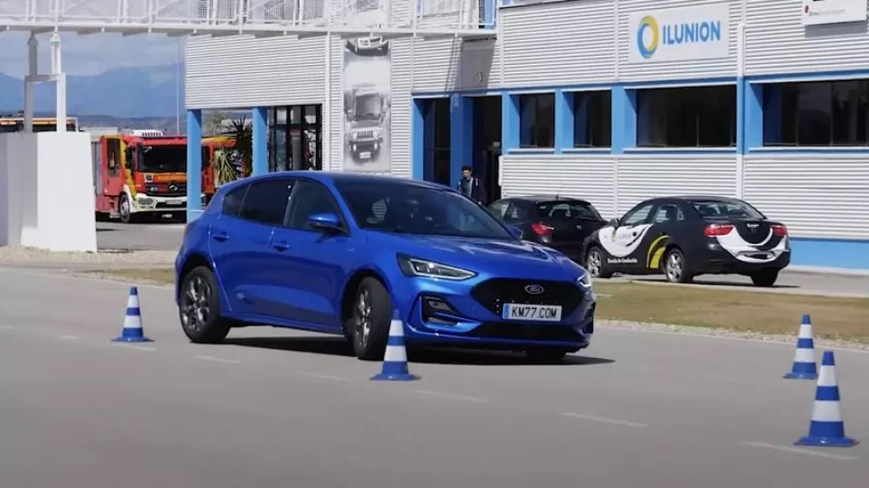 Как се справи обновения Ford Focus с "лосовия тест" ВИДЕО