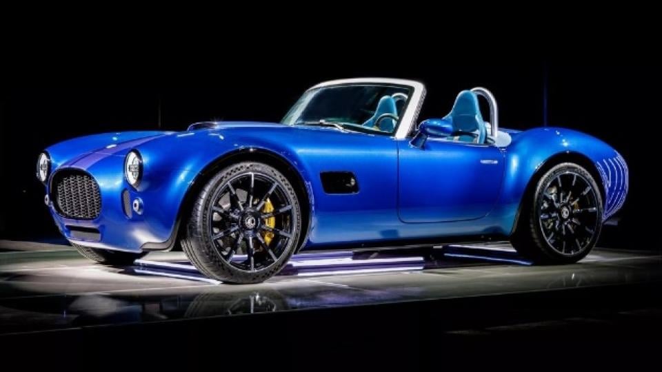 Британците възродиха знаменитата спортна кола AC Cobra СНИМКИ