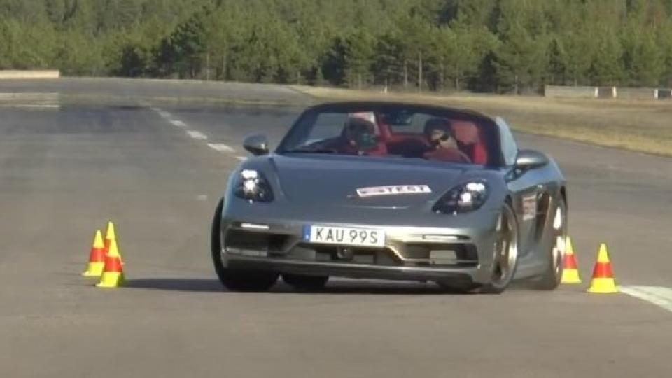 С каква скорост Porsche 718 Spyder ще премине лосовия тест - вашата прогноза? ВИДЕО