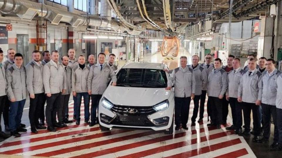 АвтоВАЗ пуска луксозна Lada, при това с уловка