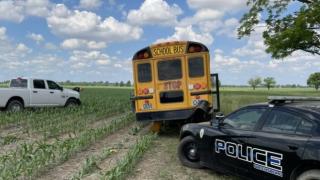 Съботна подборка от зрелищни ВИДЕА: Екшън и полицейска гонка извън пътя след кражба на автобус