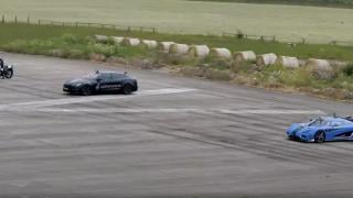 Чудовищен драг: Koenigsegg в надпревара с Tesla и хипербайк Suzuki ВИДЕО