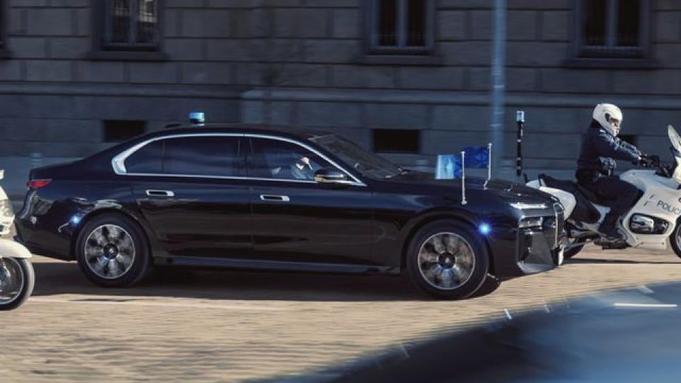 BMW отново избра България, за да рекламира на най-новата си лимузина ВИДЕО