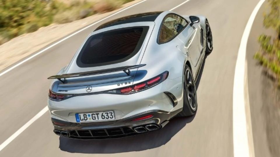 Показаха новата суперкола Mercedes-AMG GT, станала е още по-бърза ВИДЕО