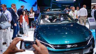 Китай заплаши ЕС с последствия заради блокирането на достъпа до автомобилния пазар