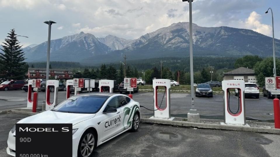 Вижте какво е състоянието на Tesla Model S с пробег от 500 000 км СНИМКИ