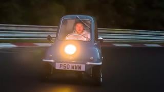 Най-малката кола в света излезе на състезателната писта ВИДЕО