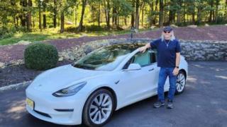 Шофьор навъртя голям пробег с Tesla Model 3 и сподели какво се е случило с електромобила ВИДЕО