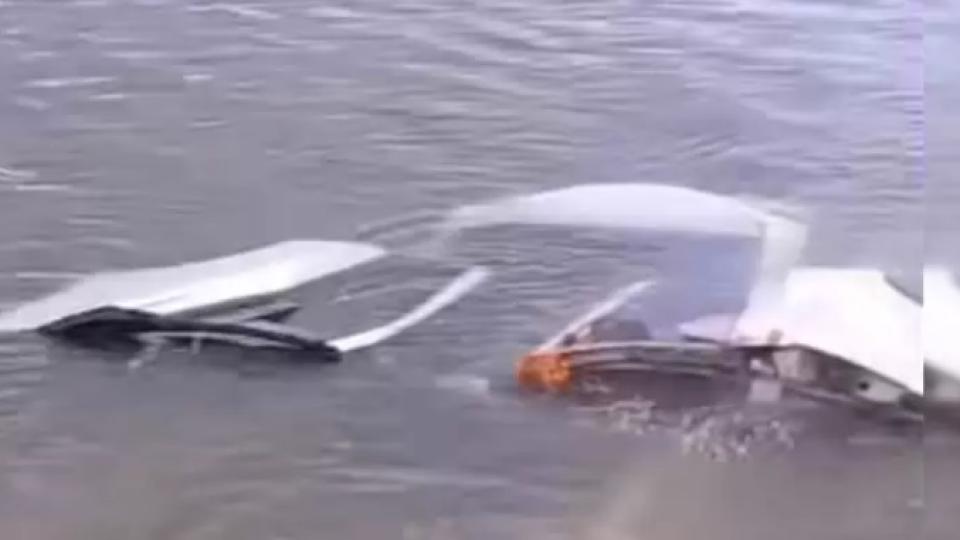 Необичайно:  Tesla Model X падна в морето и се запали директно под водата ВИДЕО