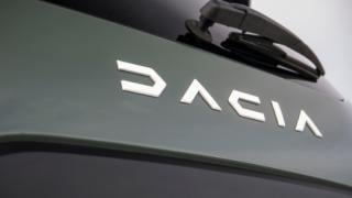 Появиха се първите изображения на новия Dacia Duster